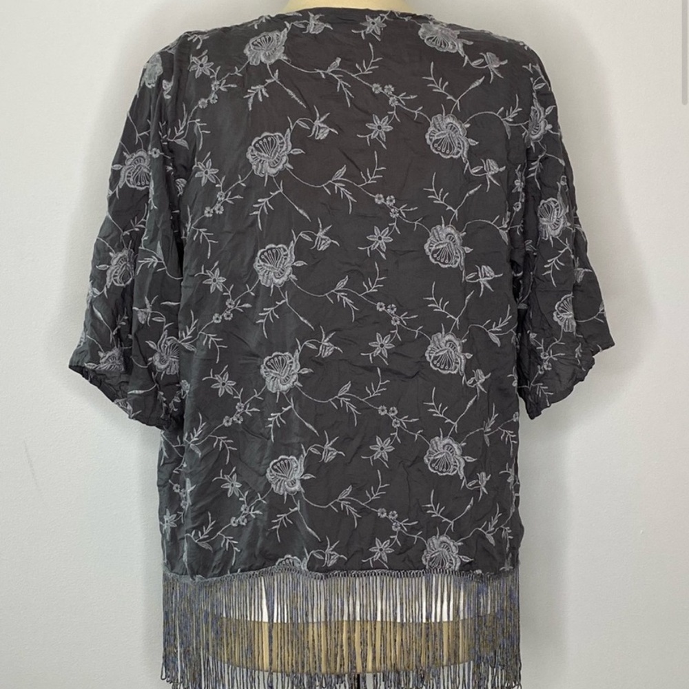 Abercrombie & Fitch Grey Floral Embroidered Kimono - Picture 2 of 4
